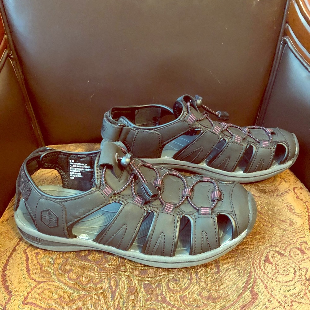 Khombu Ashley sandal